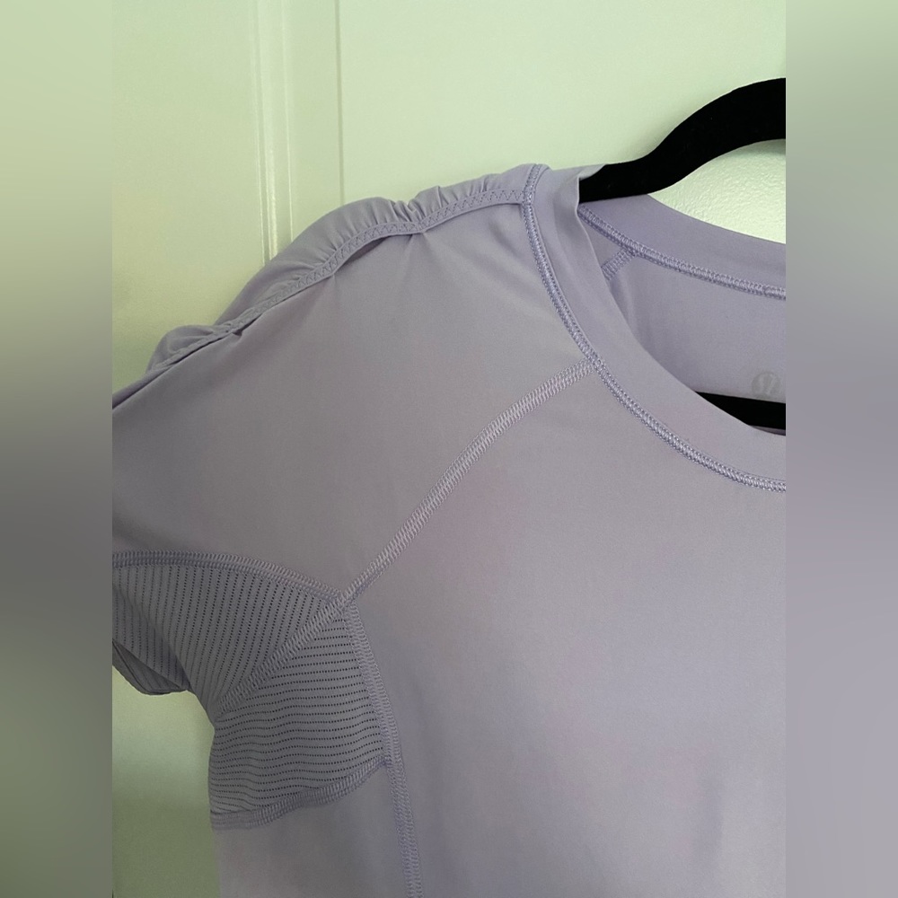 Lululemon workout shirt